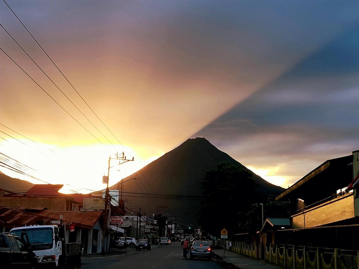 Arenal Poshpacker Hostel La Fortuna Bagian luar foto