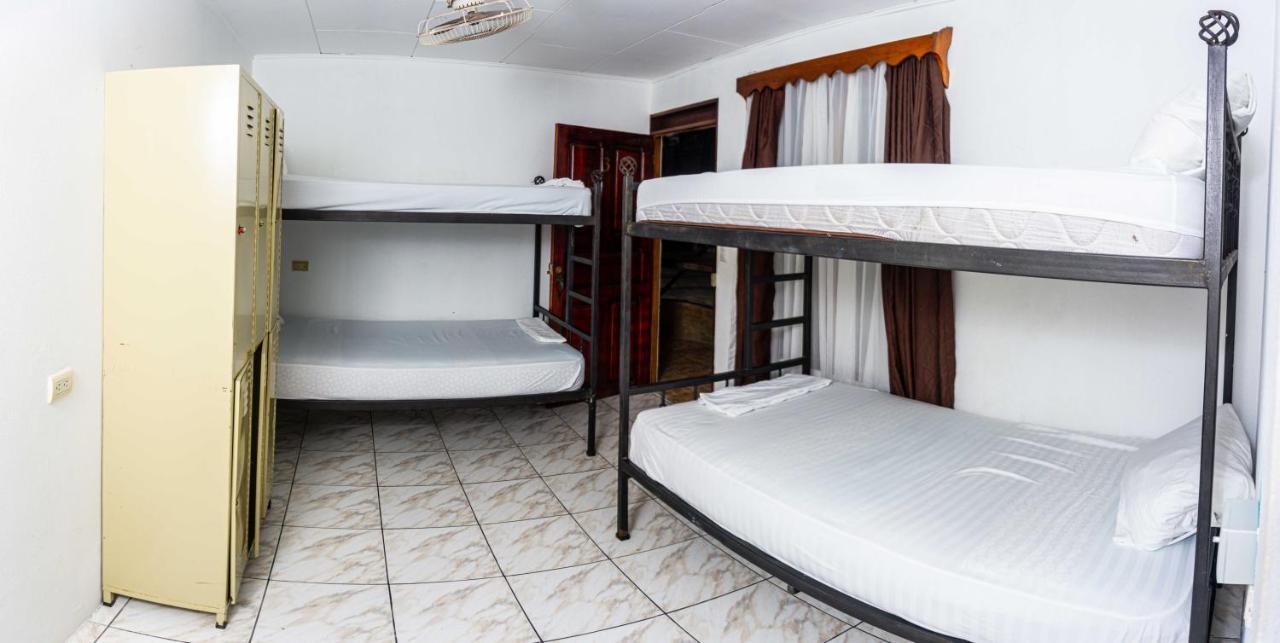 Arenal Poshpacker Hostel La Fortuna Bagian luar foto